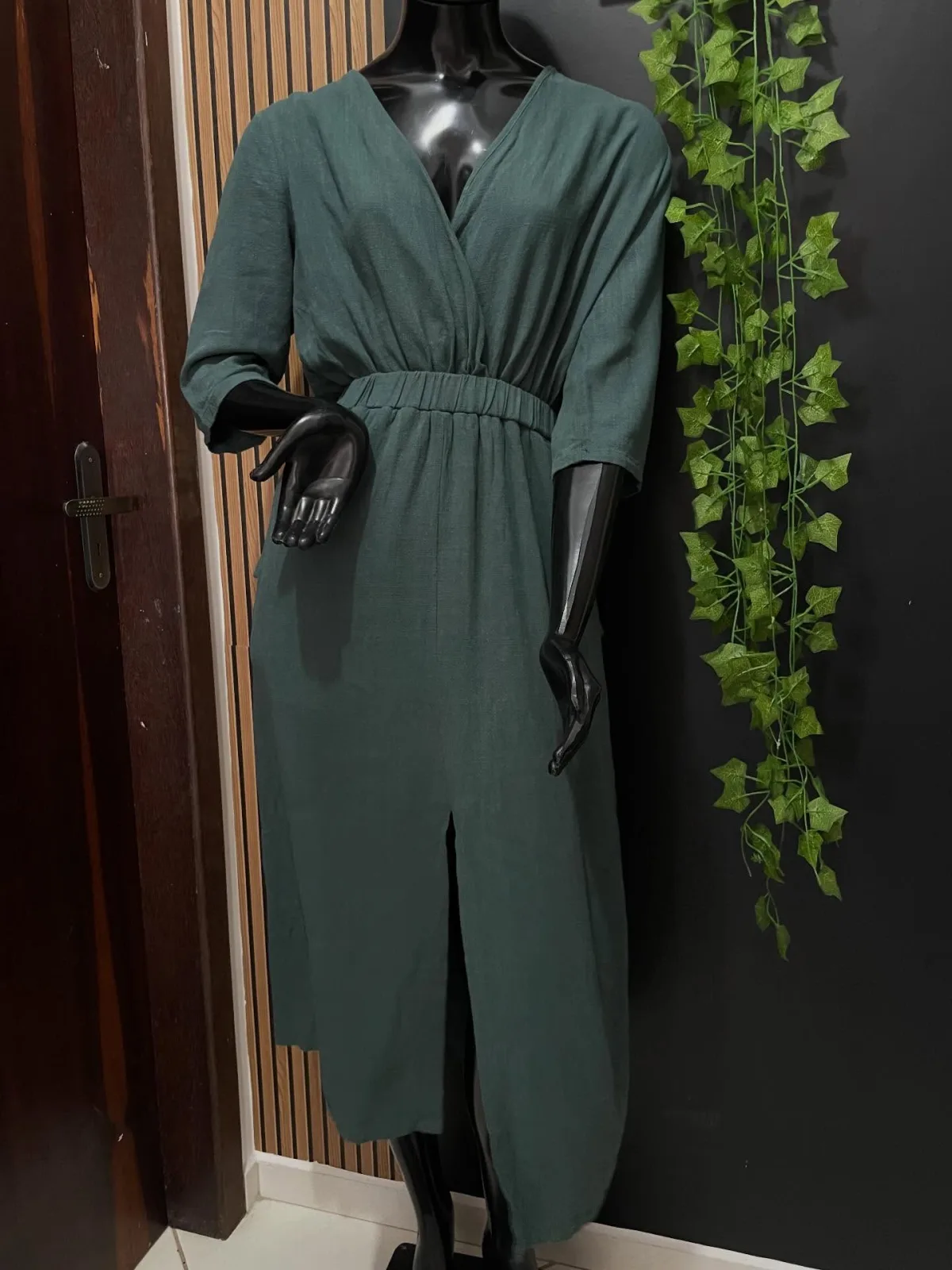 Vestido midi verde transpassado